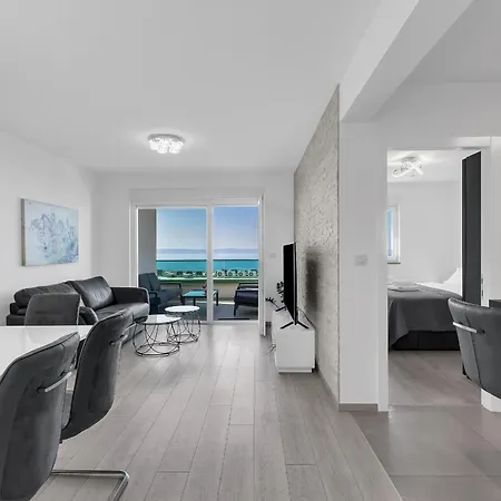 Luxury Sea View Sunrise Apartment *