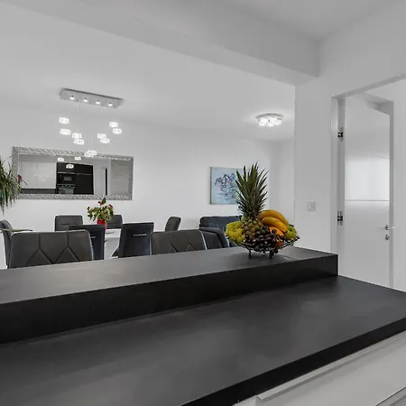 Luxury Sea View Sunrise Apartment